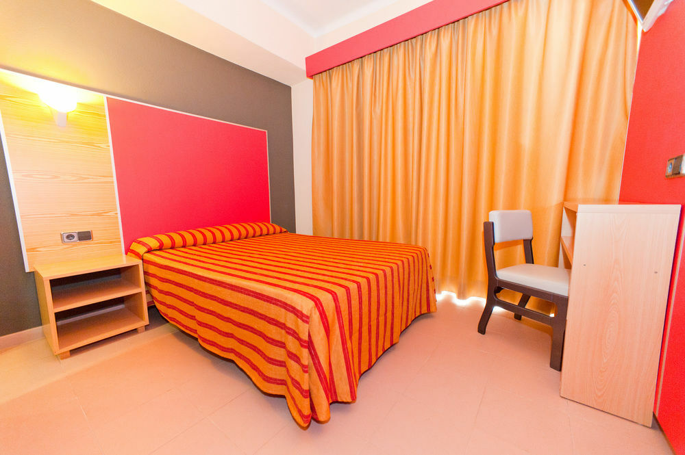 The Red Hotel By Ibiza Feeling - Adults Only San Antonio Kültér fotó
